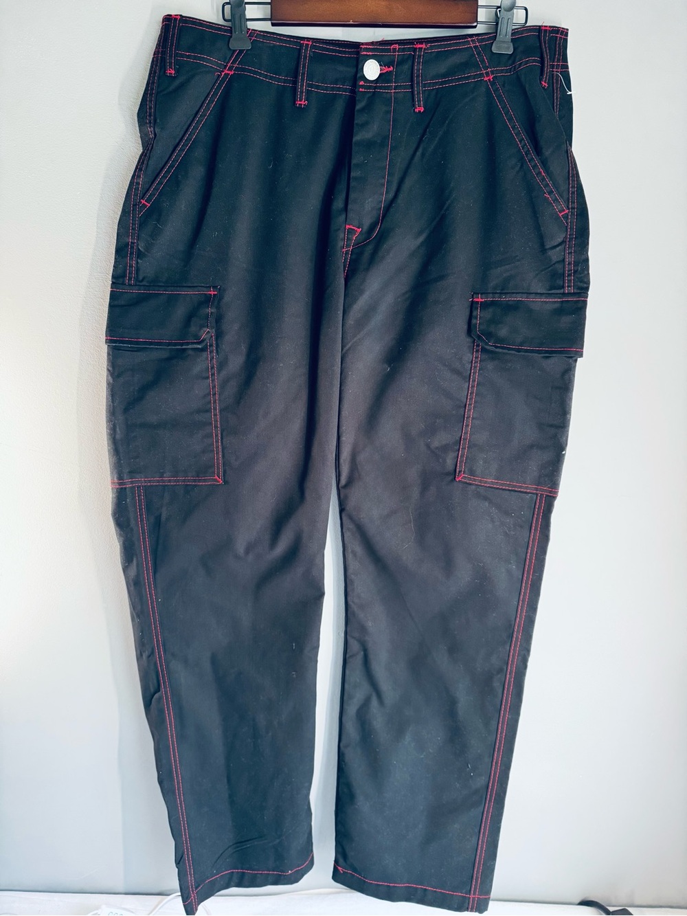 True Religion Style 108335 Black Cargo Pants with Red Stitching Size 34
